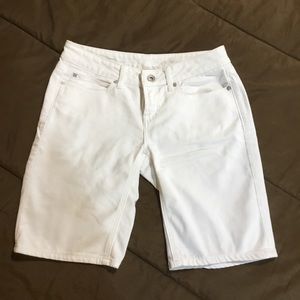 White denim Bermuda shorts EUC